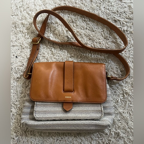 Fossil Crossbody - Picture 1 of 5
